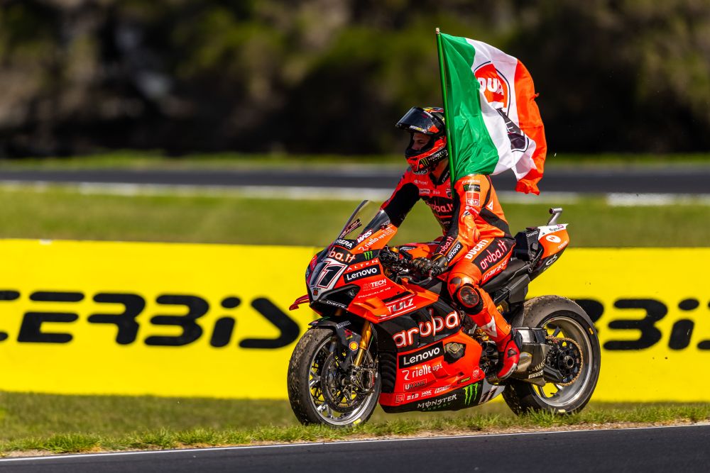 Bulega fa bottino pieno tra Superpole Race e gara 2 nel GP d’Australia! Razgatlioglu non prende punti!