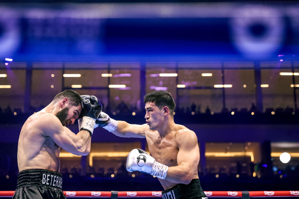 Boxe, Bivol batte Beterbiev in una memorabile rivincita: Campione del Mondo indiscusso dei mediomassimi