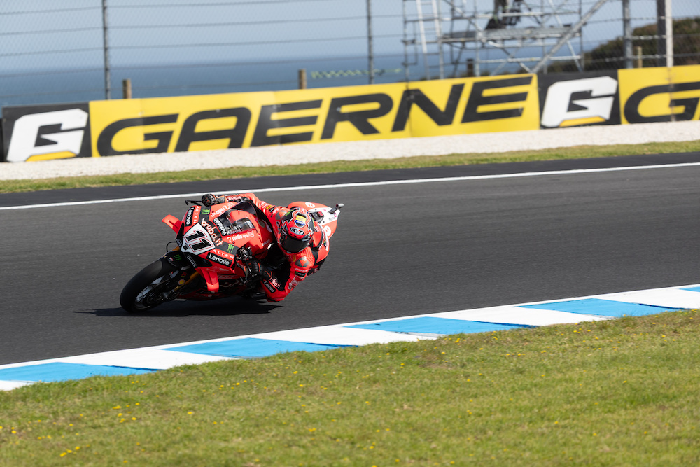 Superbike, Bulega contro il flag to flag a Phillip Island: “Scelta stupida e pericolosa”