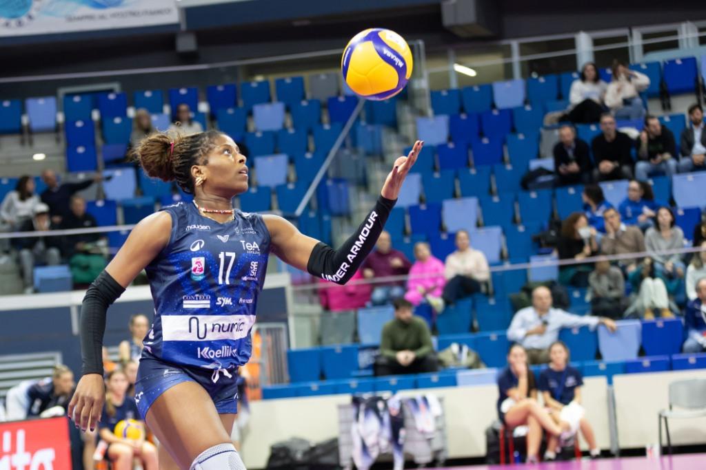 Volley femminile, Milano col fiatone espugna al tie break Vallefoglia e resta in corsa per il secondo posto