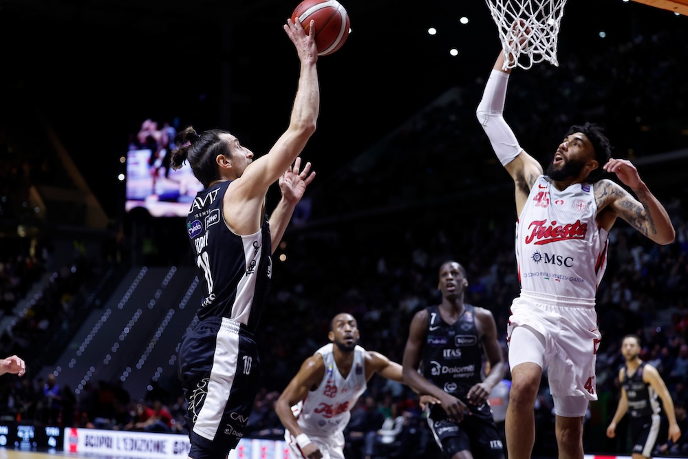 Basket: Trento all’ultimo atto in Coppa Italia, decisivo il finale contro Trieste