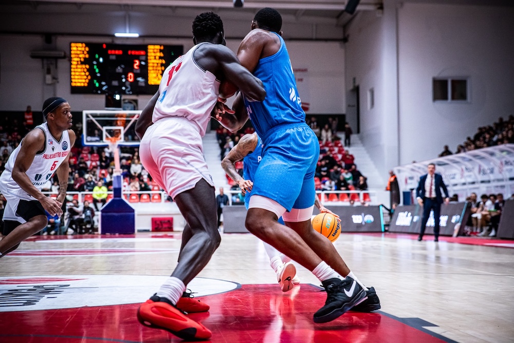 Basket, Reggio Emilia vince ai supplementari sull’Aliaga Petkimspor e resta in corsa nella BCL