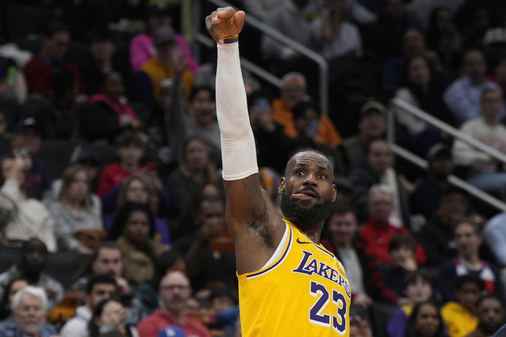 NBA, i risultati della notte (7 febbraio): i Lakers battono Golden State. Jokic, ennesima tripla doppia