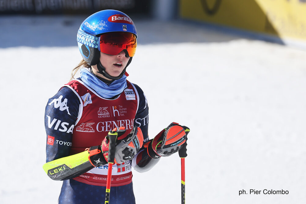 Mikaela Shiffrin si desta e guida lo slalom di Sestriere: vittoria n.100 nel mirino