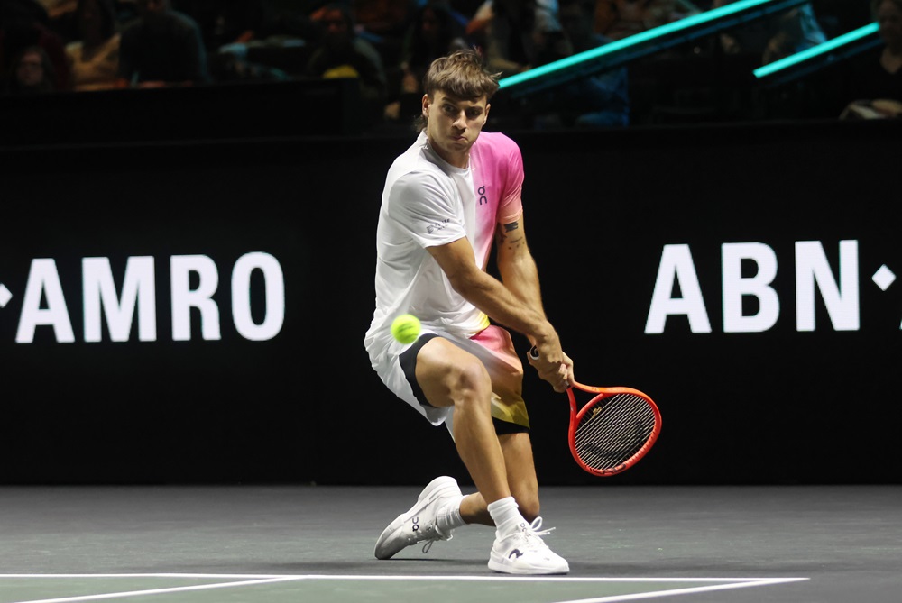 ATP Rotterdam 2025, prosegue il momento no di Flavio Cobolli. Netta sconfitta con Hurkacz all’esordio