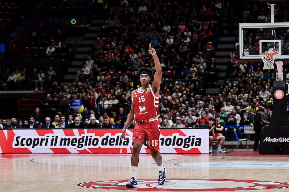 LIVE Stella Rossa Olimpia Milano 64 68, Eurolega basket 2025 in DIRETTA: ancora equilibrio tra le due squadre alla terza sirena