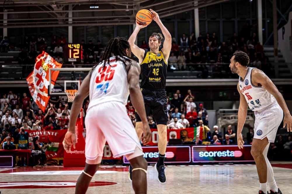 Basket, Reggio Emilia crolla nel finale con Tenerife in Champions League