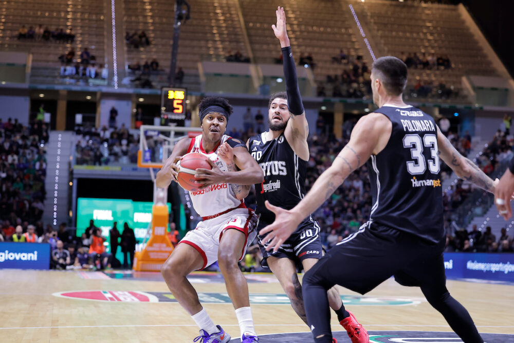 LIVE Virtus Bologna-Olimpia Milano, Serie A basket 2025 in DIRETTA: pochi minuti alla palla a due alla Segafredo Arena