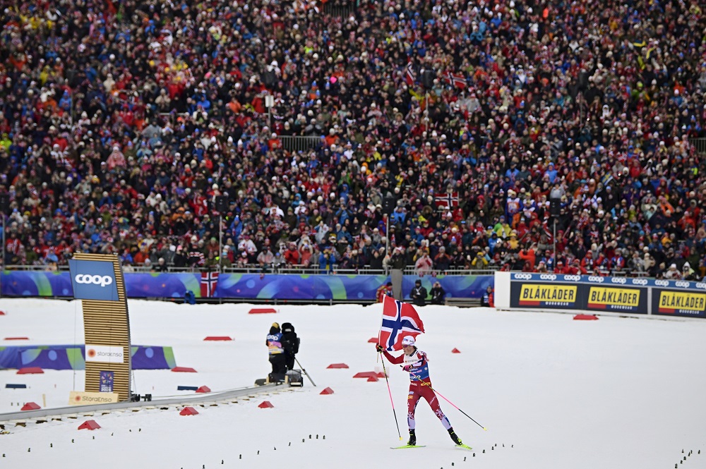 L’Italia sogna a lungo, ma la medaglia in staffetta sfuma nel finale. Norvegia senza rivali