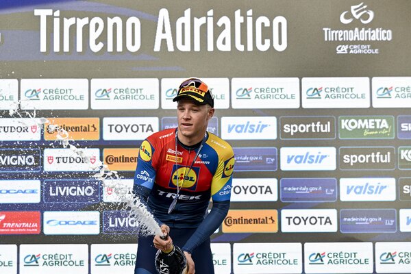 Pagelle Tirreno-Adriatico 2025: Jonathan Milan fa il vuoto, ci si aspettava di più da Kooij