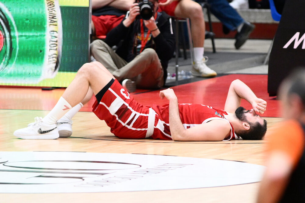 Basket: Olimpia Milano ko con il Fenerbahce, infortuni per Mirotic e Gillespie