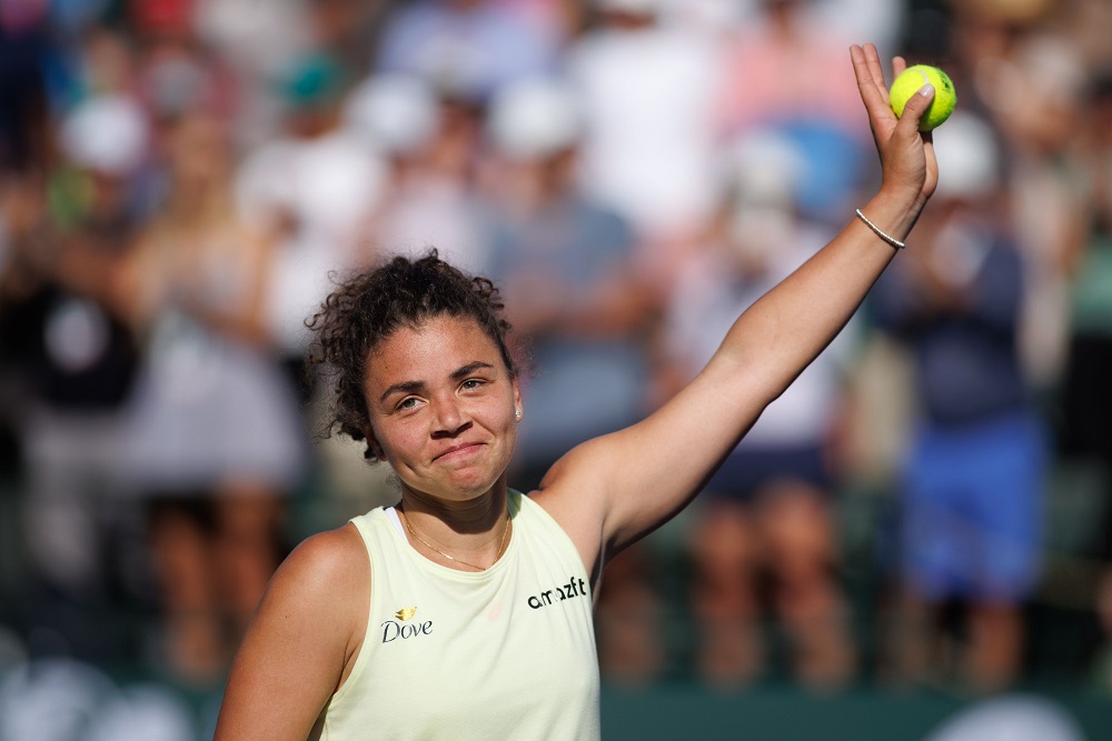 Jasmine Paolini approda agli ottavi di finale a Miami. Jabeur costretta al ritiro