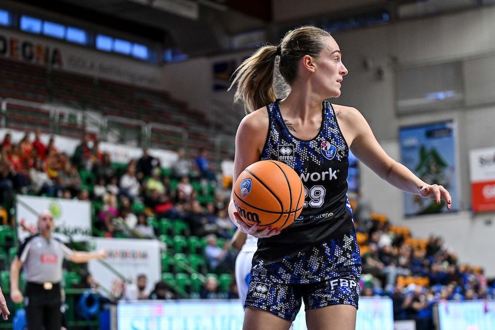 Basket femminile, Faenza soffre ma espugna il campo dell’Alpo nel recupero di Serie A1