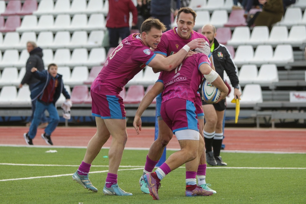 Rugby, le Fiamme Oro vincono il derby di Serie A elite. In vetta vincono Viadana e Rovigo